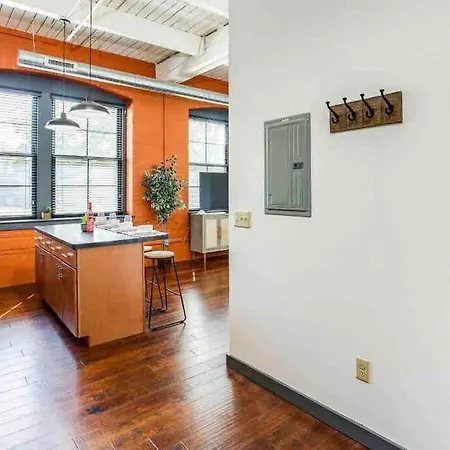 Ny Style Centric Loft With King Bed By Park Av Apartment